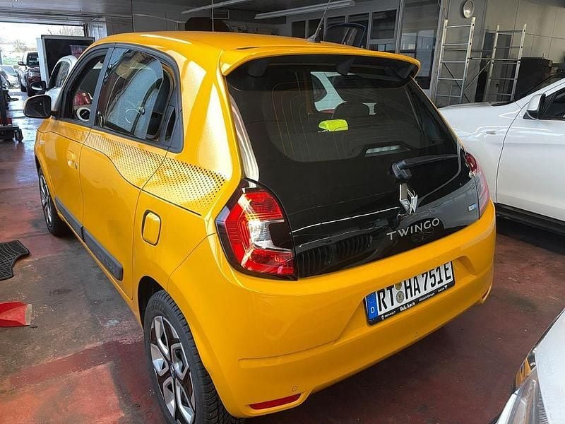 Gebraucht Renault Twingo Zen 60 kW (82 PS) 2022 Gelb Kleinwagen