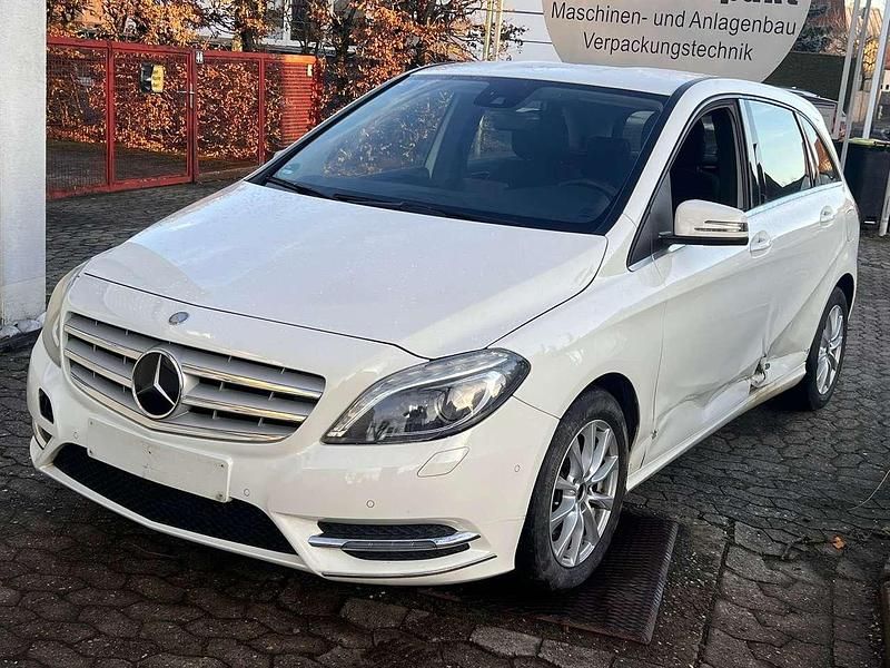 Gebraucht Mercedes B220 184 PS (135 kW) 2013 Calcitweiss  unilack Van / Kleinbus