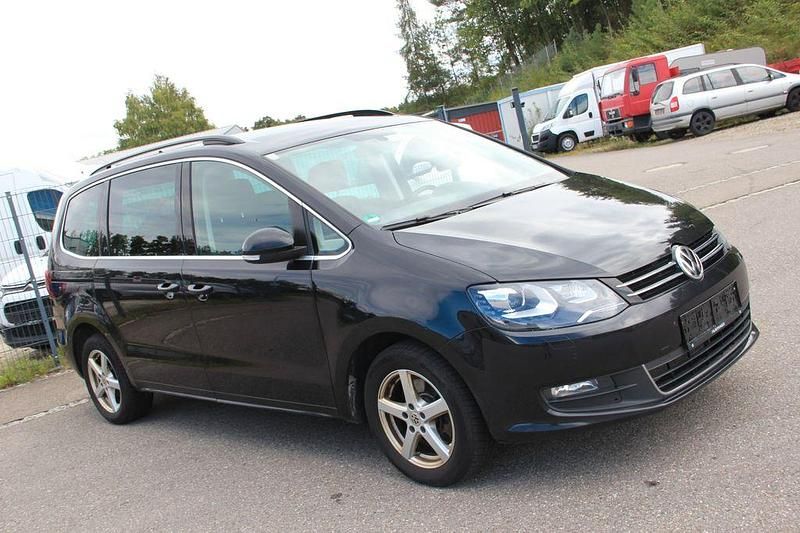 Schwarz Gebraucht 2019 VW Sharan Comfortline Van / Kleinbus | 9.950 € (Guter Preis) - Bild 1/4