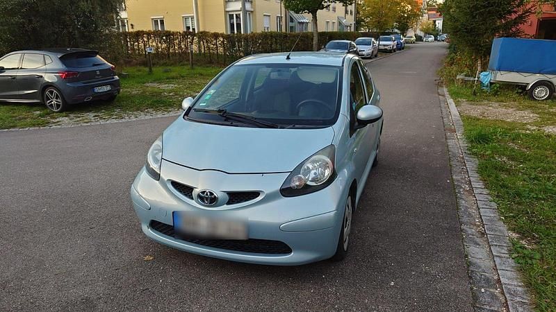 Blau Gebraucht 2007 Toyota Aygo Kleinwagen | 4.000 € (Teuer) - Bild 1/4