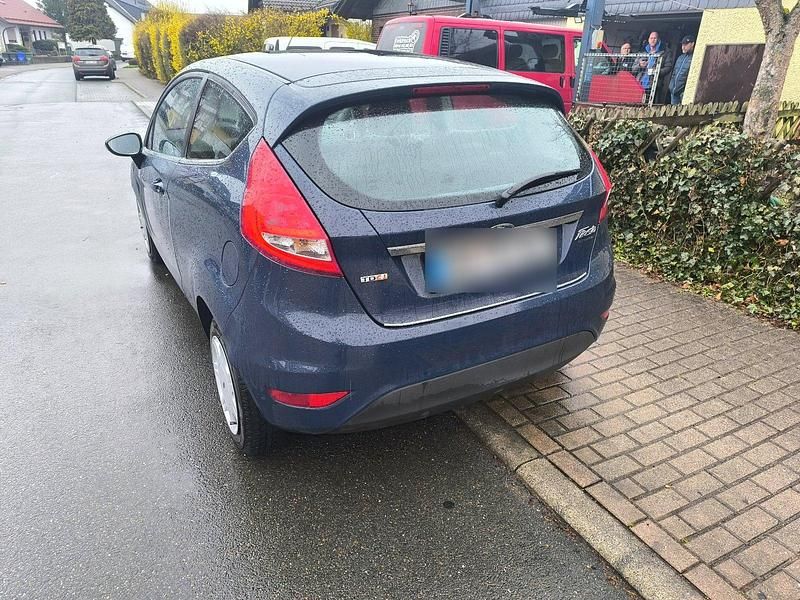 Gebraucht Ford Fiesta 95 PS (69 kW) 2010 Blau Kleinwagen