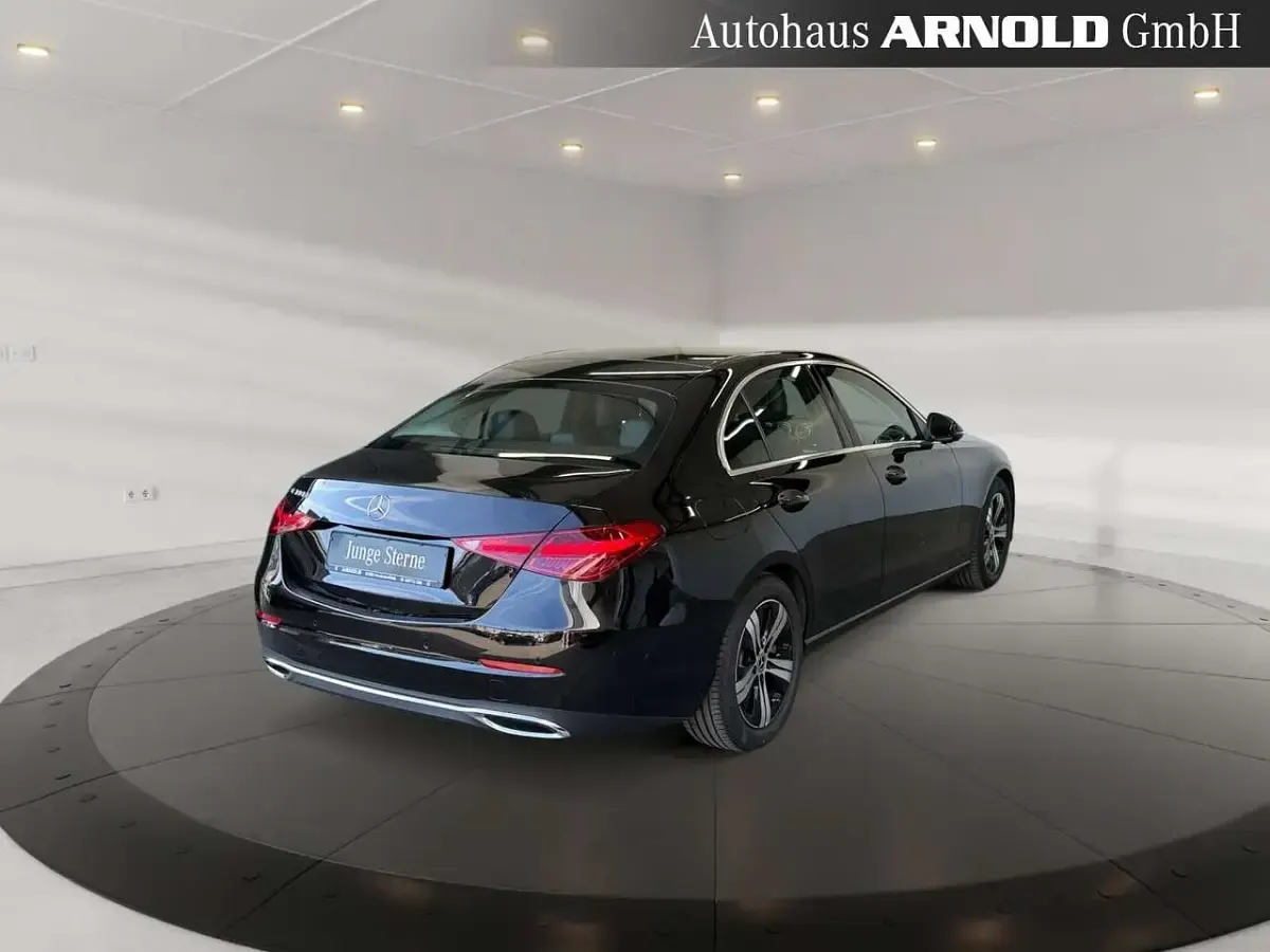 Gebraucht Mercedes C300 Avantgarde 265 PS (194 kW) 2025 Obsidianschwarz Limousine