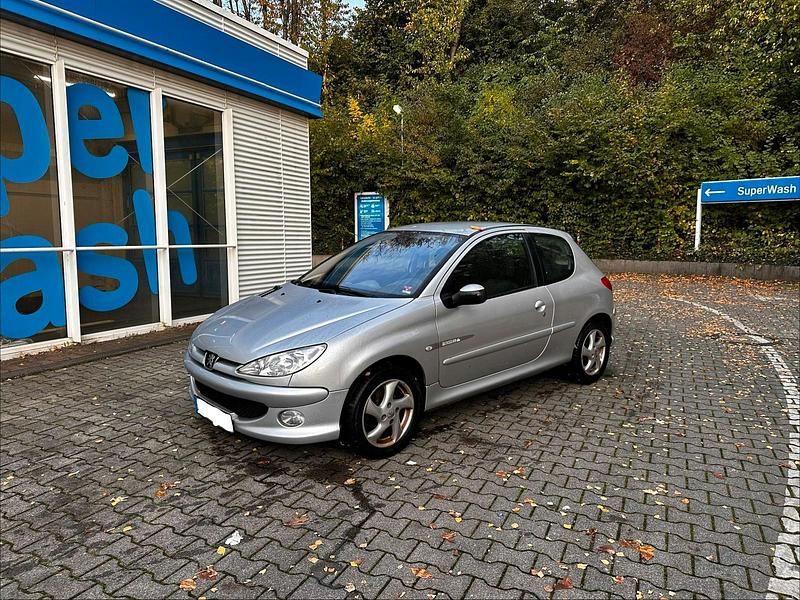 Silber Gebraucht 2004 Peugeot 206 Kleinwagen | 1.100 € (Fairer Preis) - Bild 1/4