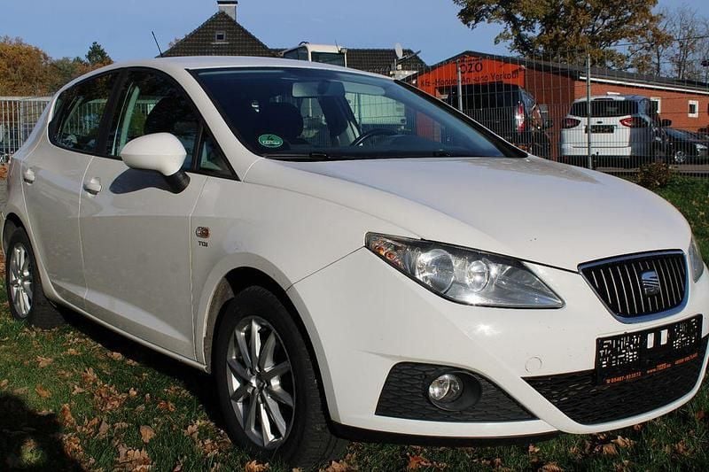 Weiß Gebraucht 2010 Seat Ibiza Stylance Limousine | 4.500 € (Etwas zu teuer) - Bild 1/4