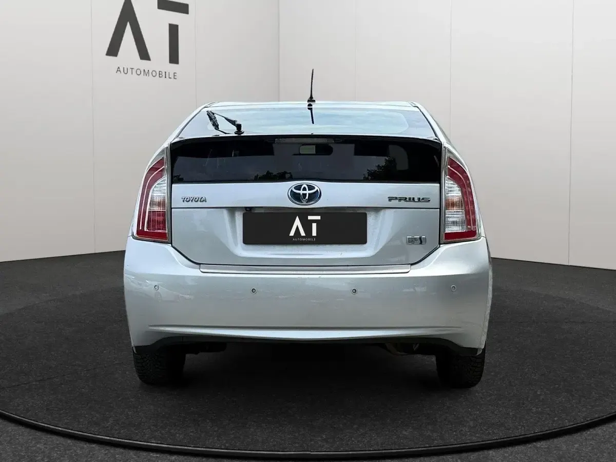 Gebraucht Toyota Prius Life 99 PS (72 kW) 2013 Silber Limousine