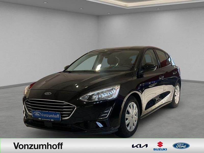 Shadow black (mica) Gebraucht 2018 Ford Focus Trend Limousine | 9.998 € (Fairer Preis) - Bild 1/4