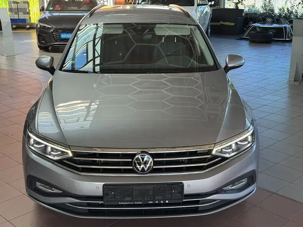 Gebraucht VW Passat Business 150 PS (110 kW) 2023 Silber Kombi