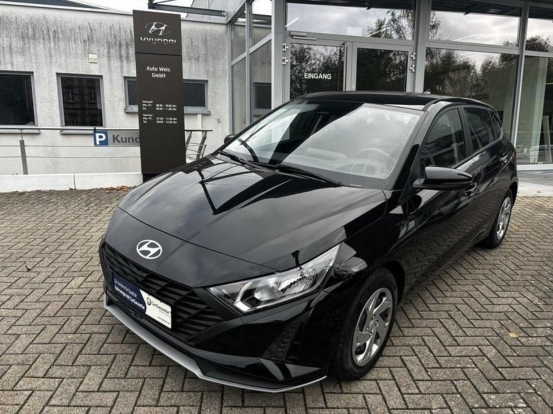 Phantom black Neu 2025 Hyundai i20 Select Kleinwagen | 20.990 € (Teuer) - Bild 1/4