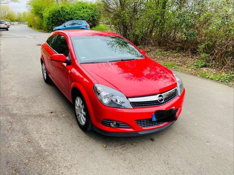 Gebraucht Opel Astra GTC 105 PS (77 kW) 2006 Rot Limousine