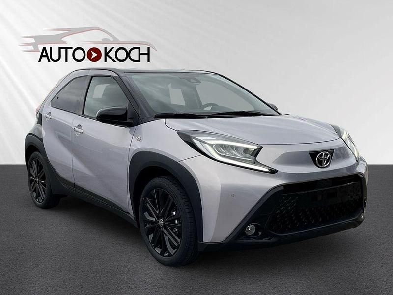 Silber Neu 2025 Toyota Aygo Edition Kleinwagen | 20.690 € - Bild 1/4