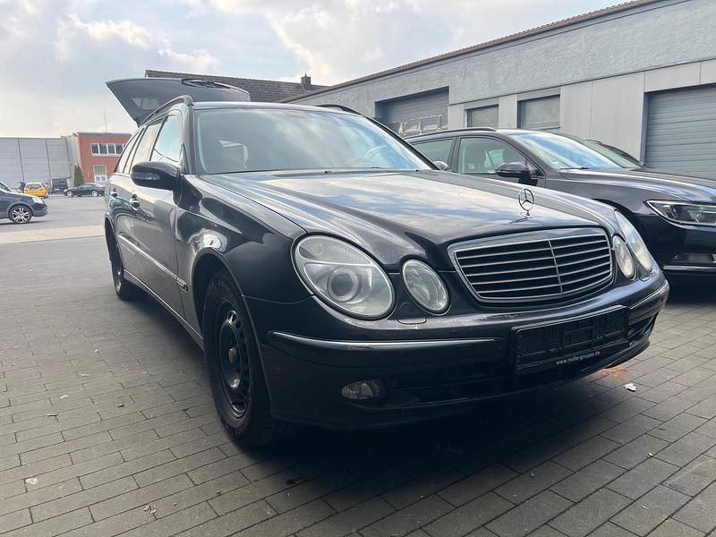Gebraucht Mercedes E240 170 PS (125 kW) 2004 Schwarz Kombi