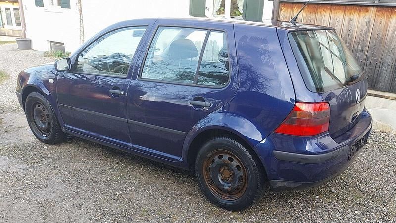 Gebraucht VW Golf IV 110 PS (80 kW) 2002 Blau Kleinwagen