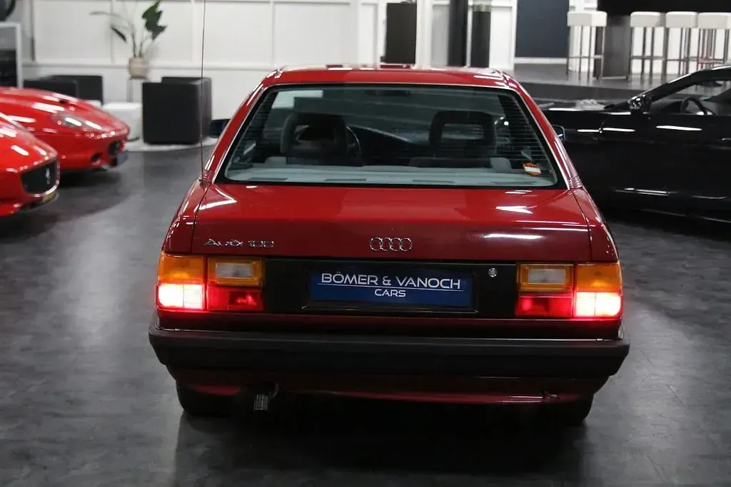 Gebraucht Audi 100 Basis 90 PS (66 kW) 1989 Rot Limousine