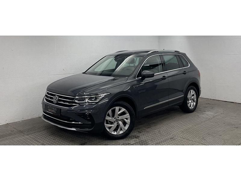 Delfin grau (metallic) Gebraucht 2022 VW Tiguan Elegance SUV | 31.800 € (Fairer Preis) - Bild 1/4