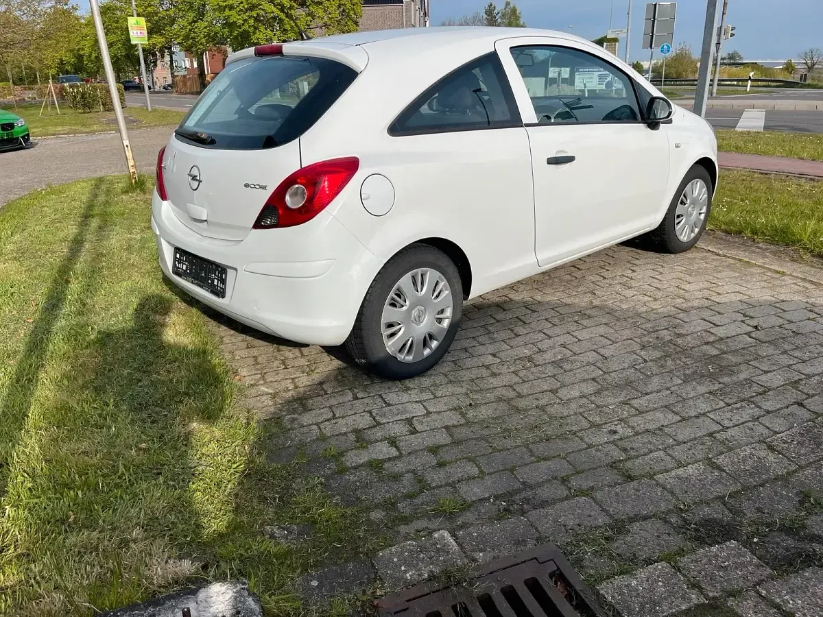 Gebraucht Opel Corsa 80 PS (58 kW) 2010 Weiß Kleinwagen
