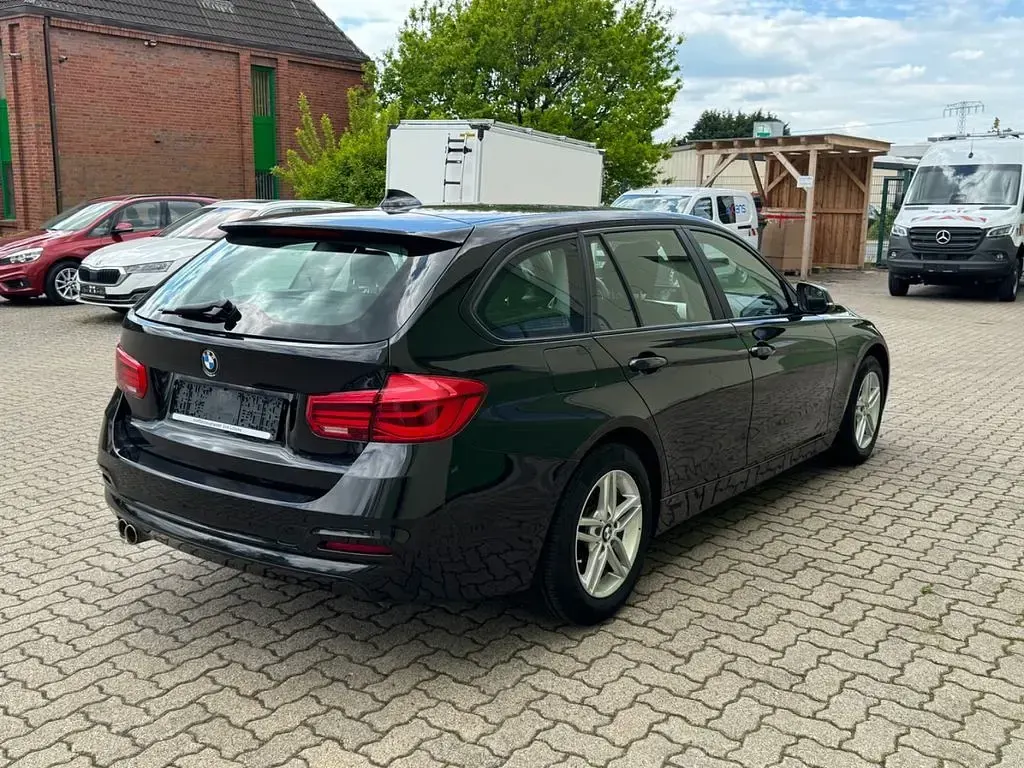 Używany BMW 320 Advantage 190 KM (139 kW) 2015 Czarny Kombi