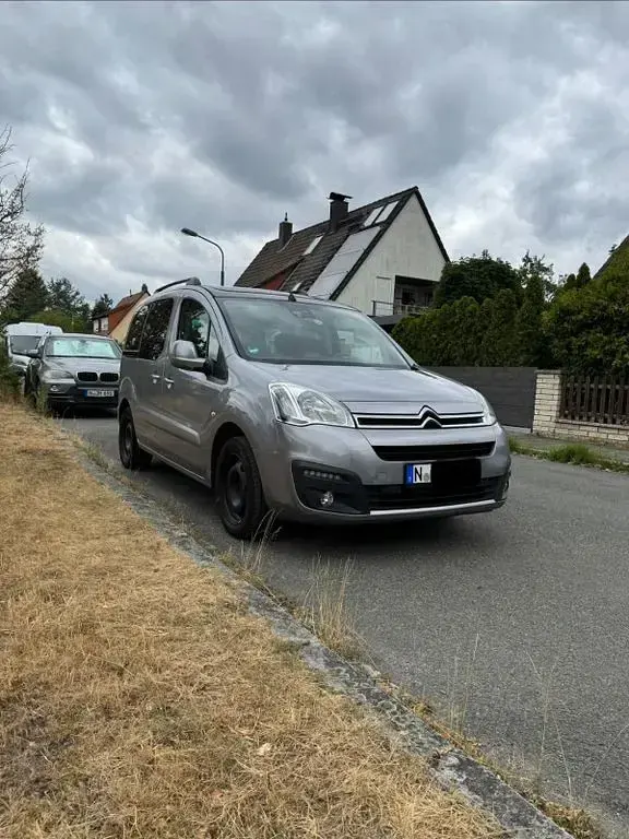 Gebraucht Citroën Berlingo Feel 99 PS (72 kW) 2016 Grau Van / Kleinbus