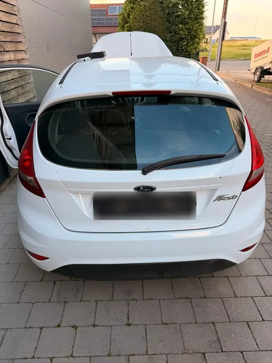 Gebraucht Ford Fiesta 60 PS (44 kW) 2009 Weiß Kleinwagen