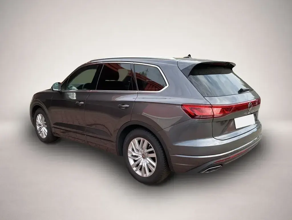 Gebraucht VW Touareg Elegance 231 PS (169 kW) 2024 Grau SUV
