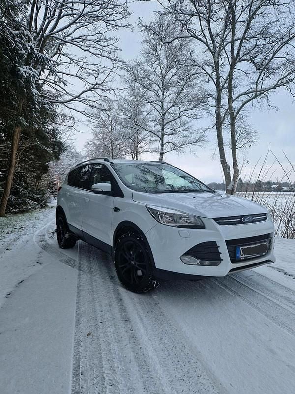 Weiß Gebraucht 2016 Ford Kuga SUV | 7.900 € (Guter Preis) - Bild 1/4
