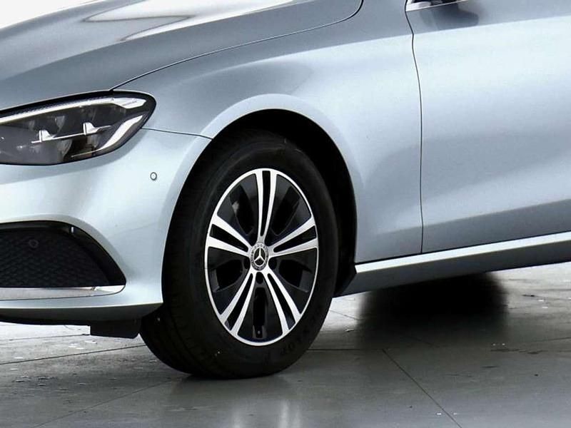 Gebraucht Mercedes E220 Avantgarde 194 PS (142 kW) 2022 Hightechsilber metallic Kombi