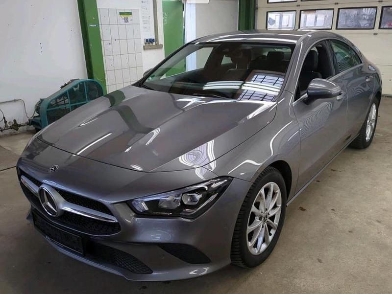 Grau Gebraucht 2019 Mercedes CLA180 Limousine | 18.802 € (Guter Preis) - Bild 1/4