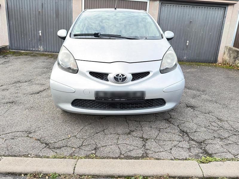 Silber Gebraucht 2012 Toyota Aygo Kleinwagen | 1.800 € (Superpreis) - Bild 1/4