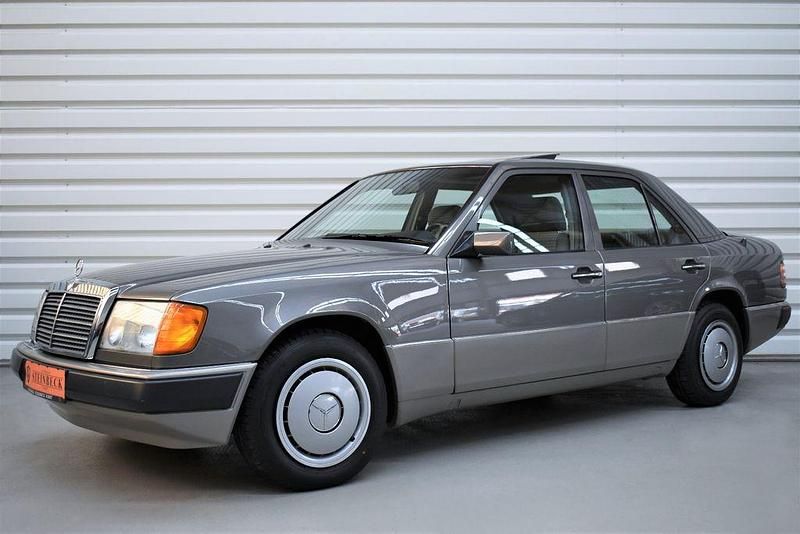 Gebraucht Mercedes 230 132 PS (97 kW) 1992 Braun Limousine