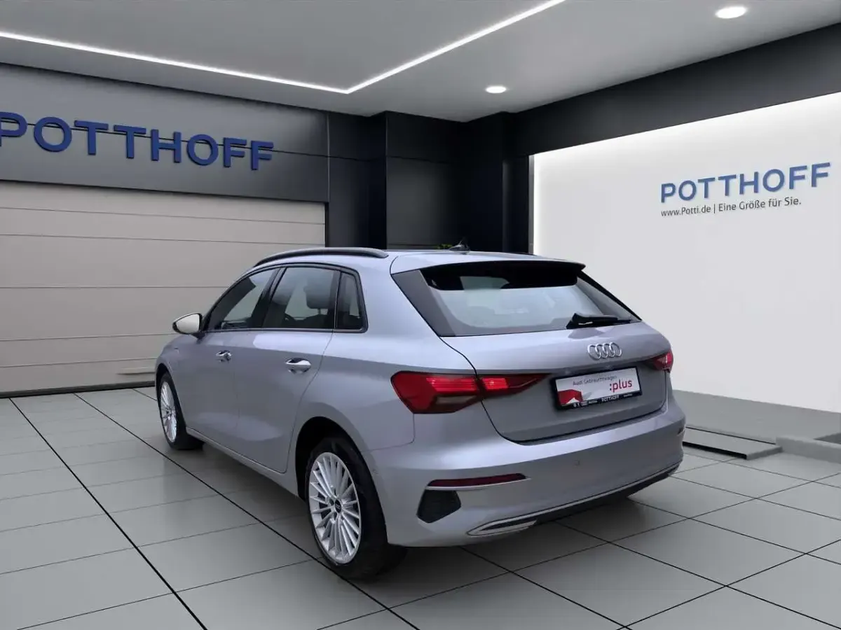 Second-hand Audi A3 Advanced 150 CP (110 kW) 2024 Argintiu Berlinǎ
