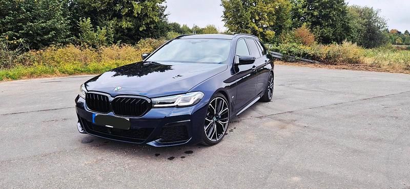 Blau Gebraucht 2021 BMW 530 M Sport Kombi | 41.500 € (Teuer) - Bild 1/4