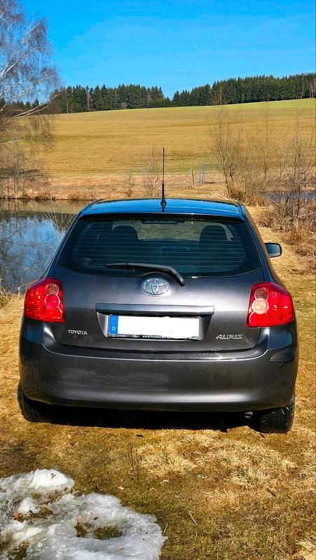 Gebraucht Toyota Auris 90 PS (66 kW) 2009 Grau Kleinwagen