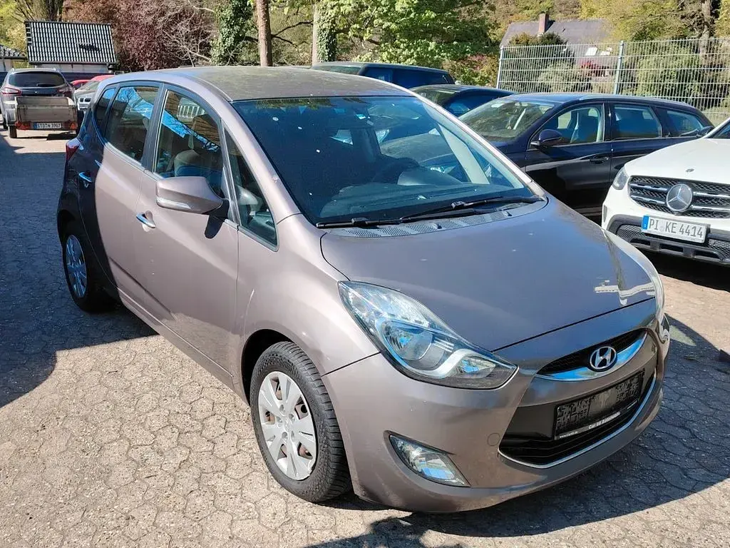 Gebraucht Hyundai ix20 90 PS (66 kW) 2012 Braun Kleinwagen