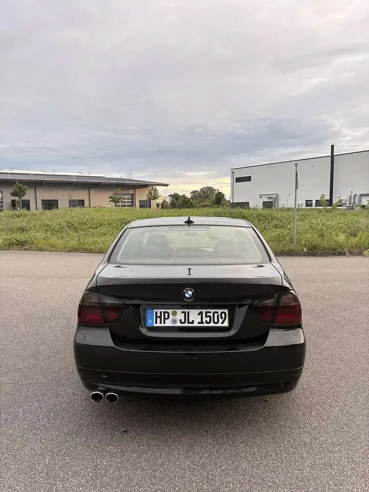 Gebraucht BMW 318 129 PS (94 kW) 2006 Schwarz Limousine