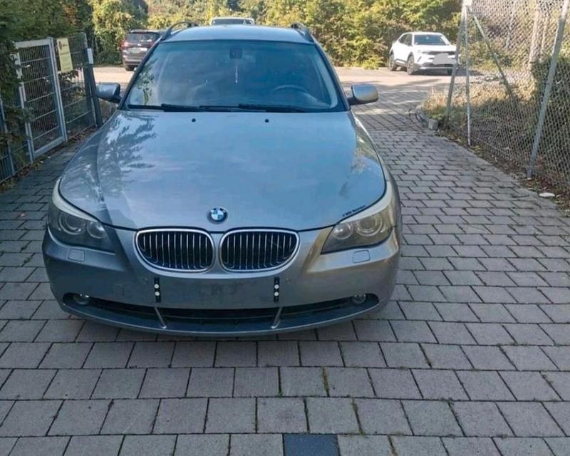Gebraucht BMW 525 177 PS (130 kW) 2006 Grau Kombi