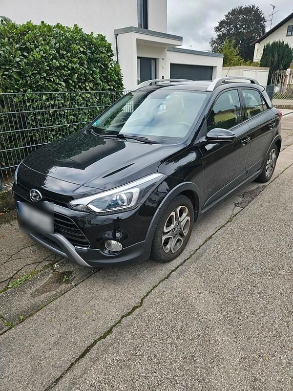Schwarz Gebraucht 2020 Hyundai i20 Active Limousine | 9.700 € (Superpreis) - Bild 1/3