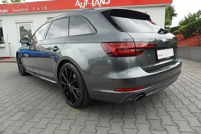 Gebraucht Audi A4 S-Line 190 PS (139 kW) 2018 Grau Kombi