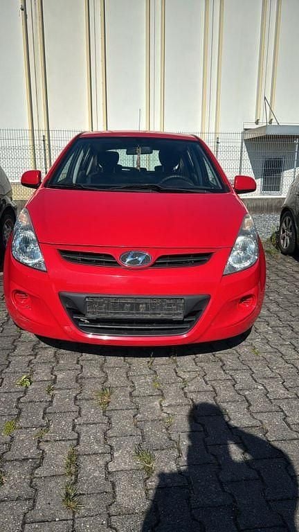 Rot Gebraucht 2012 Hyundai i20 Classic Limousine | 3.300 € (Guter Preis) - Bild 1/4