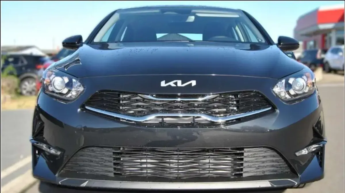 Gebraucht Kia Ceed Vision 101 PS (74 kW) 2024 Zilinaschwarz metallic Kleinwagen