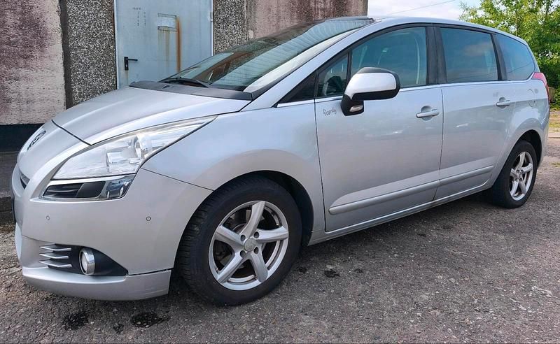 Grau Gebraucht 2012 Peugeot 5008 Van / Kleinbus | 1.699 € (Superpreis) - Bild 1/4