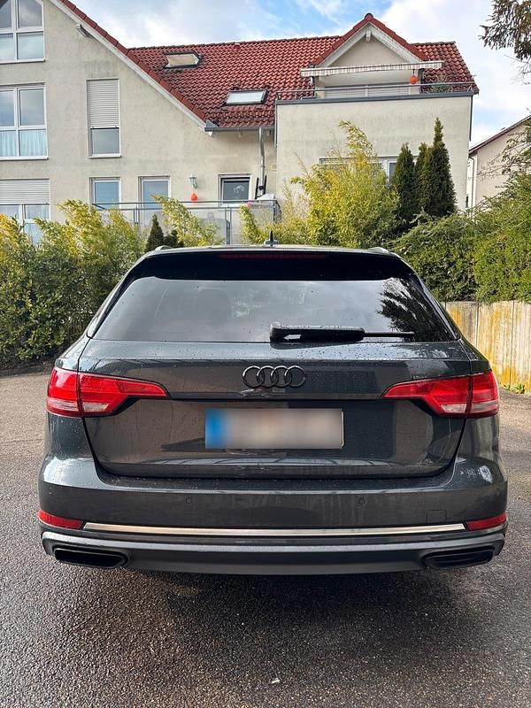 Gebraucht Audi A4 S-Line 190 PS (139 kW) 2019 Grau Kombi