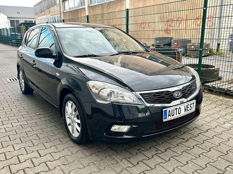 Schwarz Gebraucht 2010 Kia Ceed Limousine | 4.490 € (Fairer Preis) - Bild 1/4