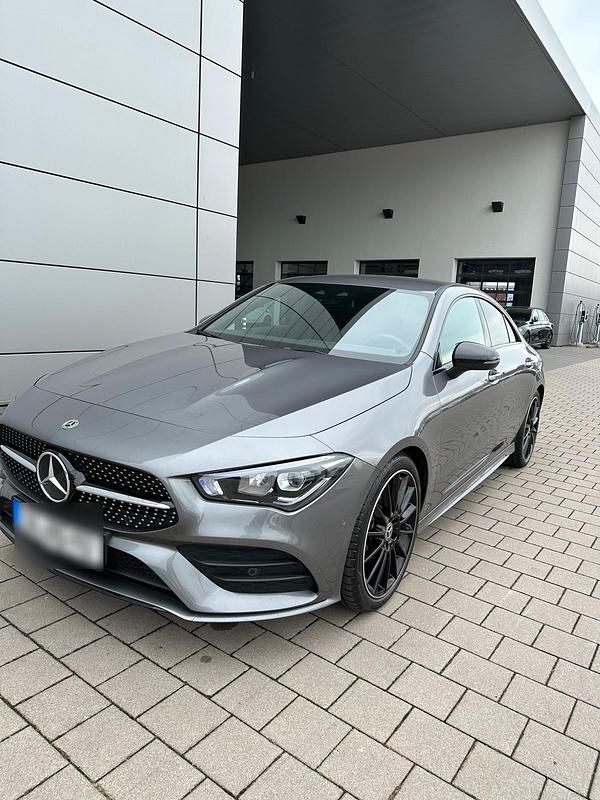 Grau Gebraucht 2022 Mercedes CLA180 AMG Limousine | 29.999 € (Fairer Preis) - Bild 1/4