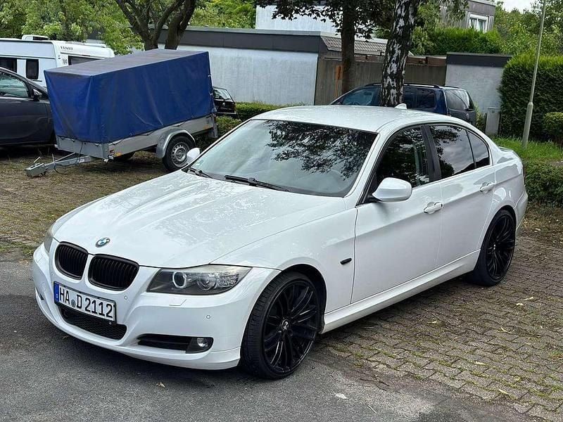 Gebraucht BMW 325 197 PS (144 kW) 2009 Weiß Limousine