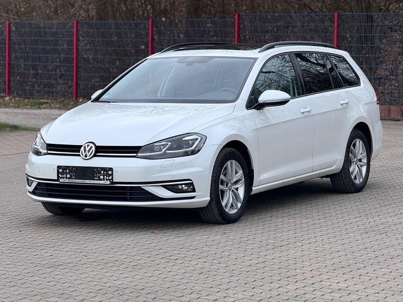 Weiß Gebraucht 2020 VW Golf VII Kombi | 12.900 € (Guter Preis) - Bild 1/4