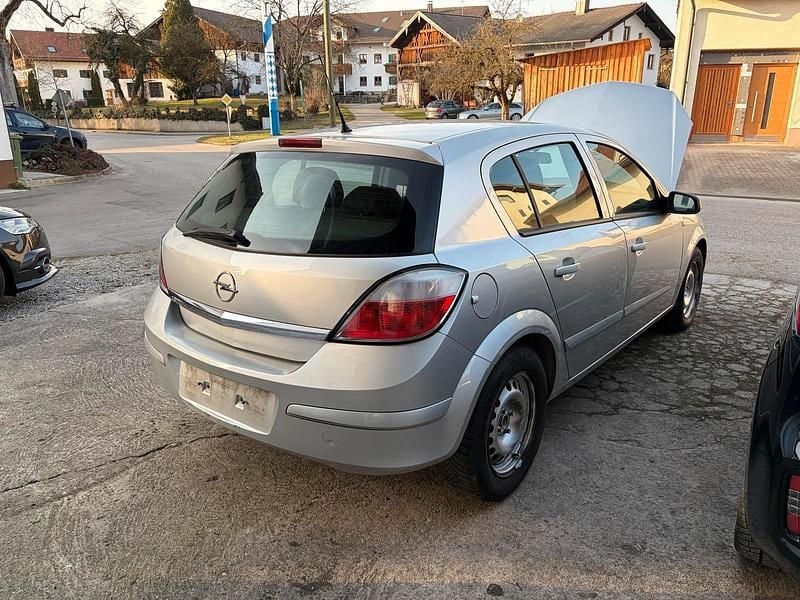 Gebraucht Opel Astra 90 PS (66 kW) 2005 Silber Kleinwagen