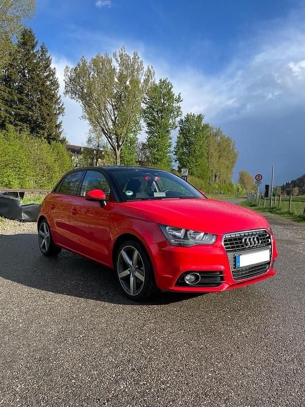 Rot Gebraucht 2013 Audi A1 Sportback Ambition Kleinwagen | 8.500 € (Fairer Preis) - Bild 1/4