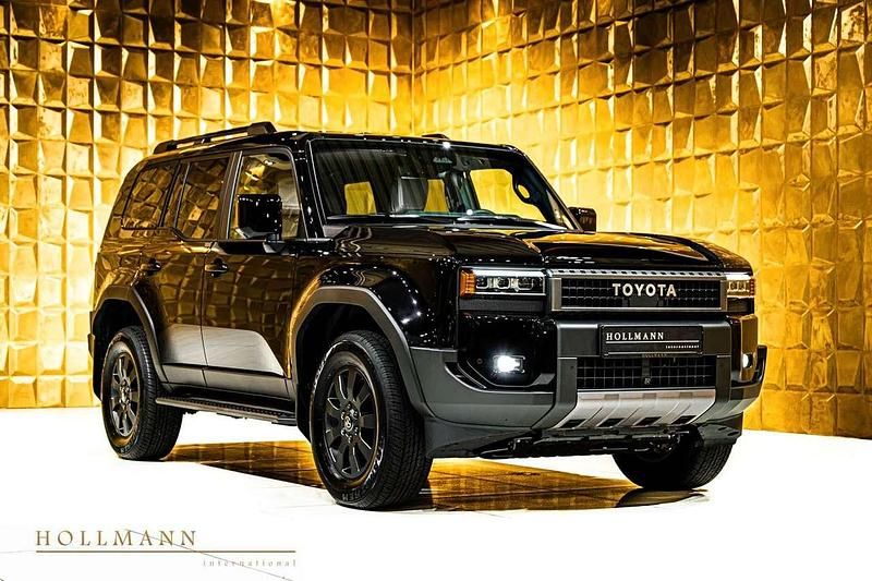 Deep black metallic Neu 2024 Toyota Land Cruiser Executive SUV | 89.131 € (Fairer Preis) - Bild 1/4
