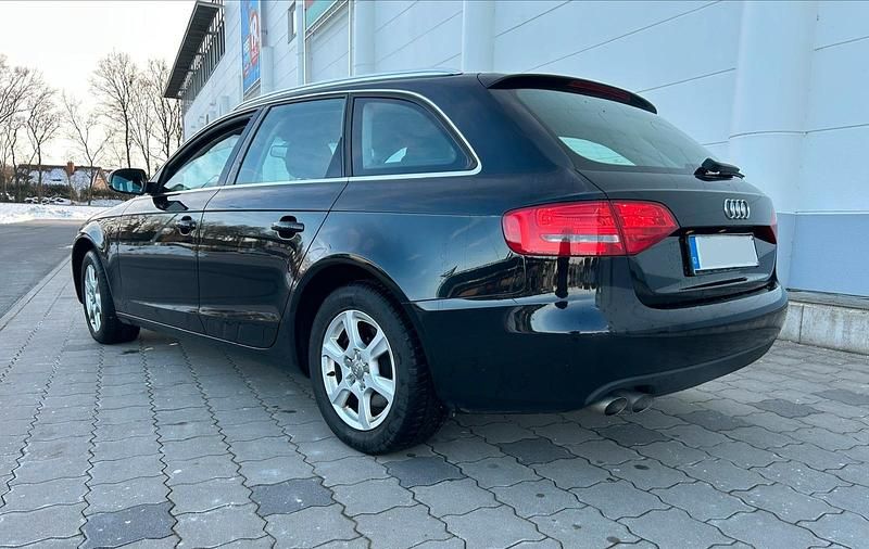 Gebraucht Audi A4 Attraction 143 PS (105 kW) 2011 Schwarz Kombi