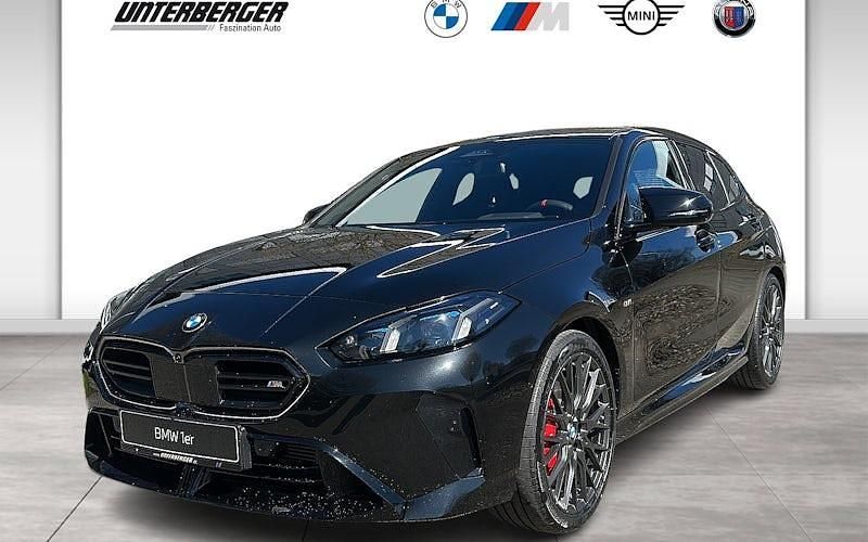 Schwarz Neu 2025 BMW M135 Shadowline Kleinwagen | 53.980 € (Guter Preis) - Bild 1/4