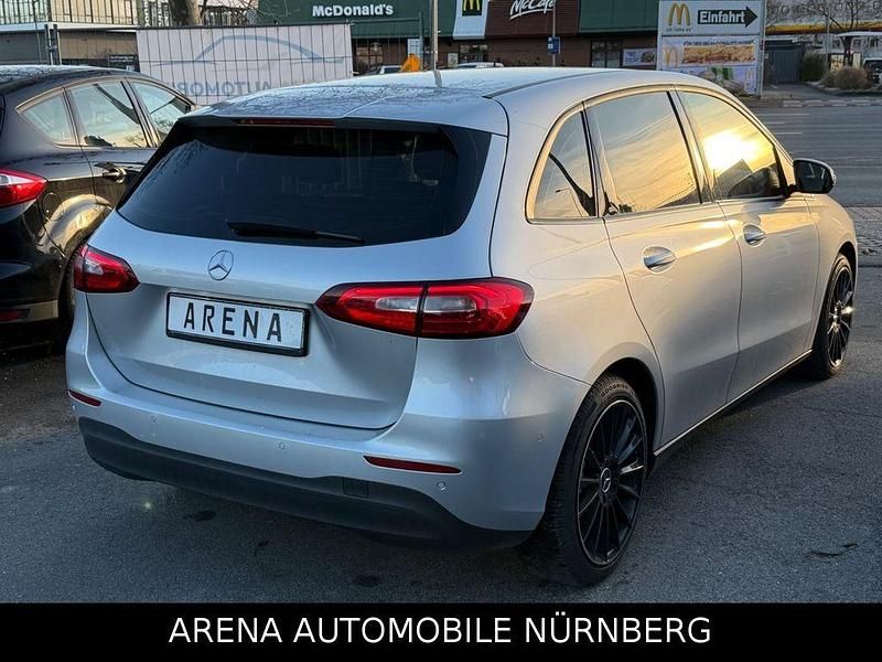 Gebraucht Mercedes B160 95 PS (69 kW) 2020 Silber Van / Kleinbus
